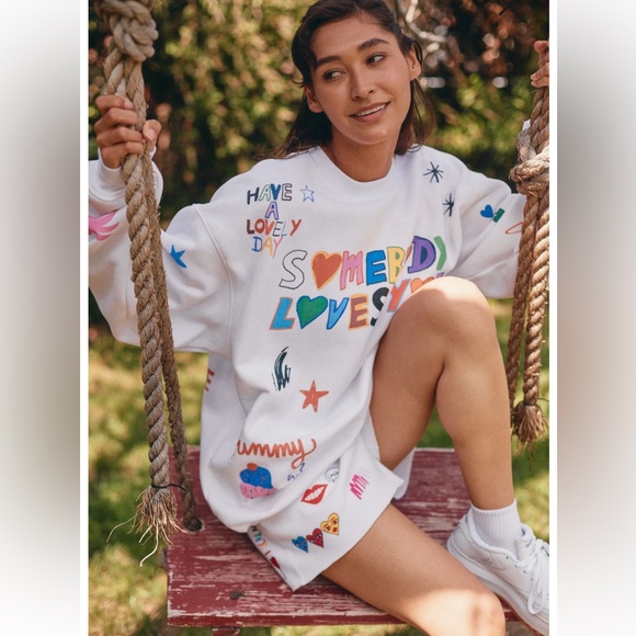 NWT THE MAYFAIR GROUP Somebody Loves You Sweatshirt - Picture 3 of 9